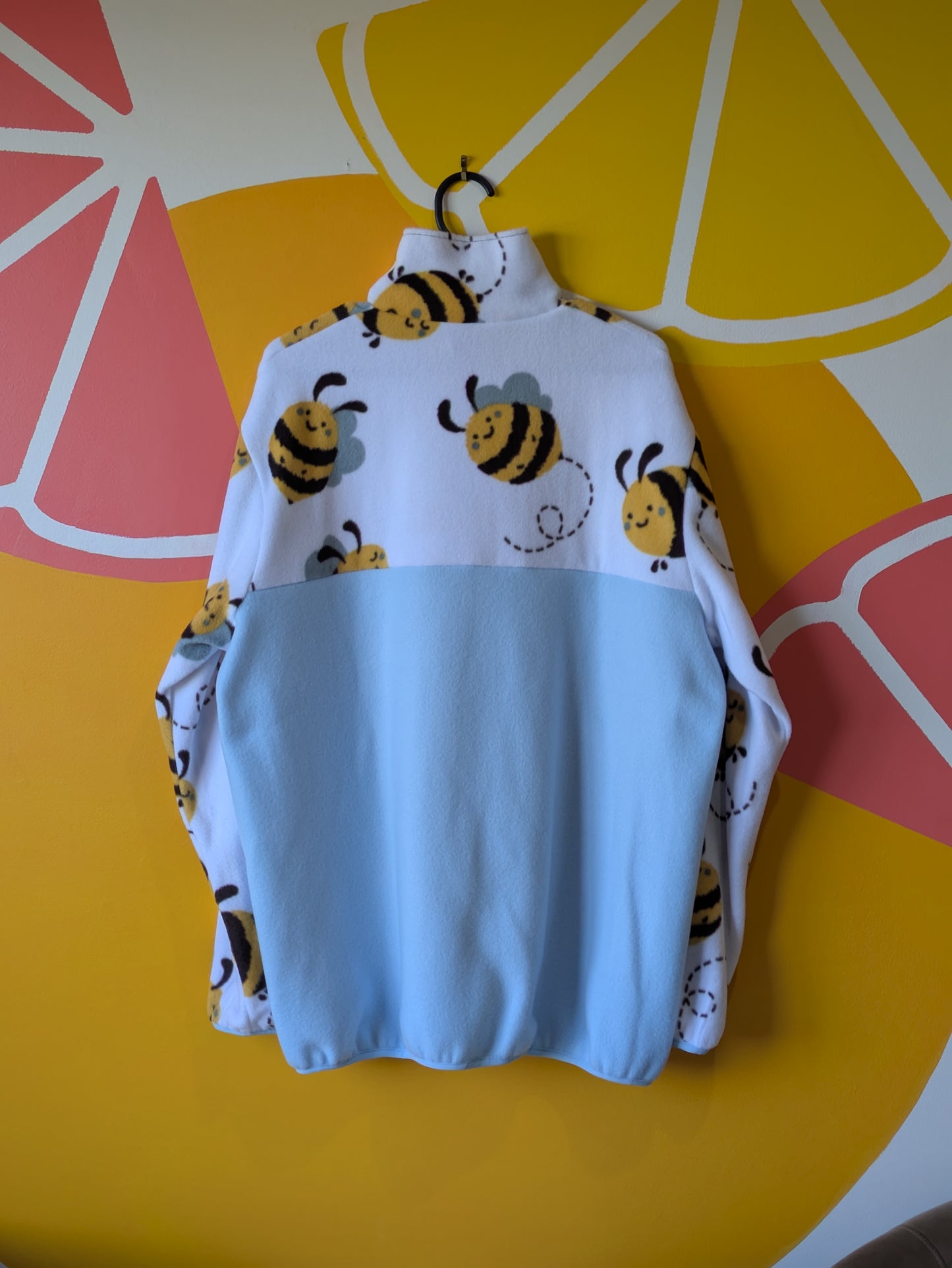 Buzzin' - Blue